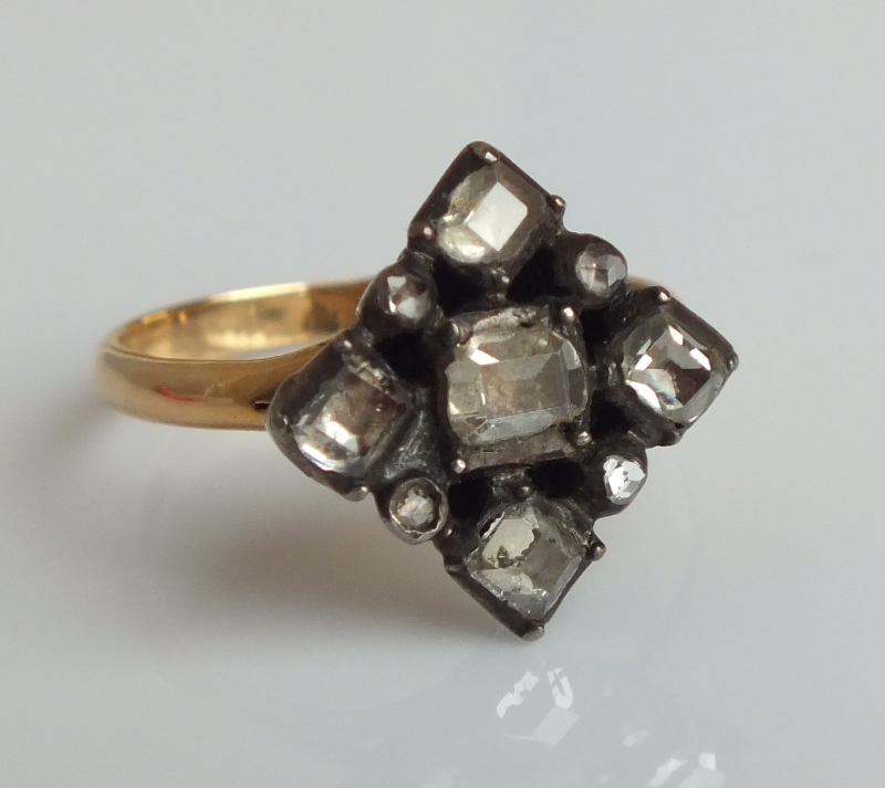 Pierścionek z XIX w., diamenty w szlifach tablicowych. (kamień tablicowy - kamień gruby, table cut)