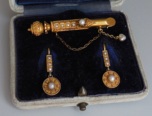 Złoto dukatowane,  cannetille  i perełki, Wiedeń, punce wwozowe 1891-1901.