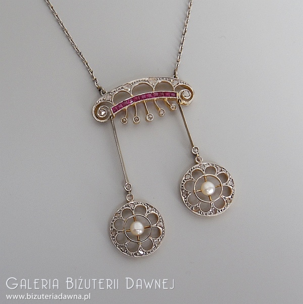 Naszyjnik platynowo-złoty typu negligée, diamenty, rubiny i perły, Francja, XIX/XX w.