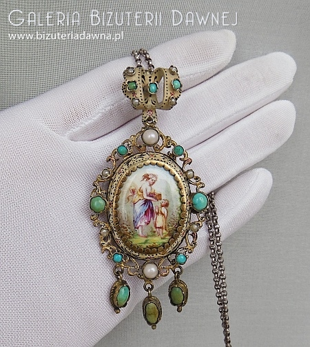 Srebrny medalion w formie sekretnika  - miniatura na porcelanie, emalia, turkusy, perły i prazy - Wiedeń XIX w.