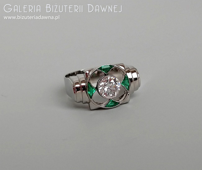 Art Deco - pierścionek w formie sygnetu z brylantem starego szlifu - 1,00 CT i szmaragdami,  Budapeszt lata 30. XX w.