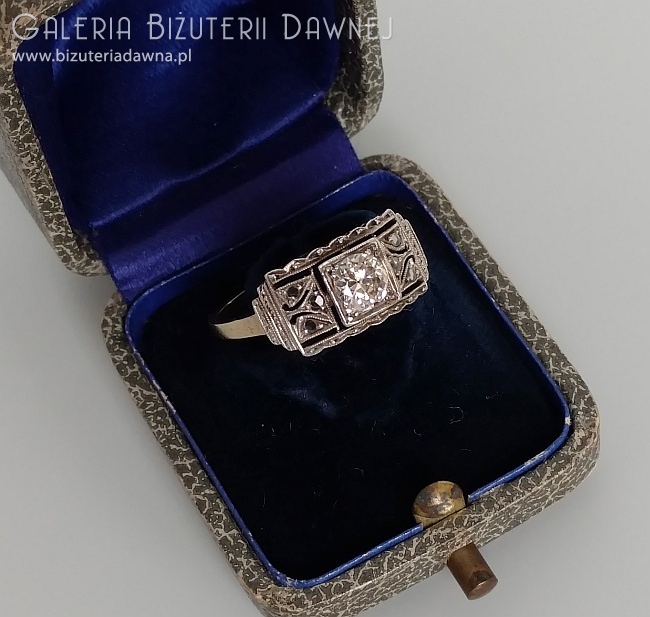 Pierścionek art deco, złoto-srebrny, z brylantem starego szlifu - 0,43 ct - Polska, Warszawa lata 30. XX w.