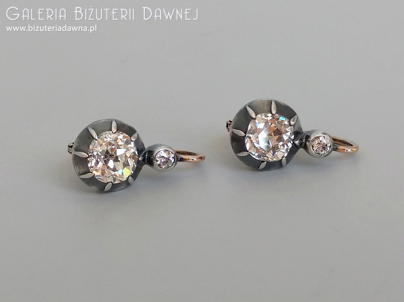 DIAMENT W DIAMENCIE - XIX w. kolczyki z brylantami starego szlifu - 3,84 ct, z piękną inkluzją diamentu - bipiramidą