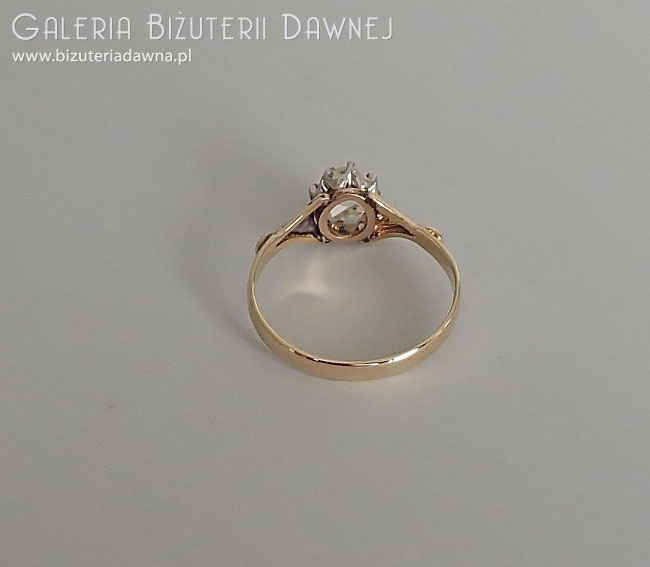 Złoty pierścionek z diamentem - 0,70 ct - I połowa XX w. 