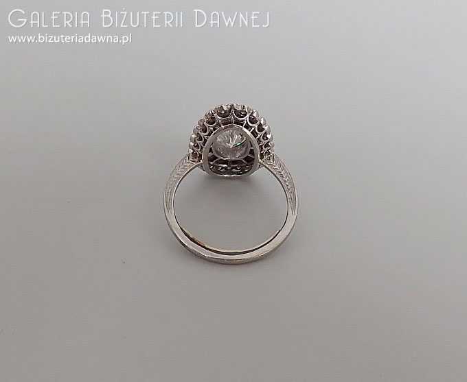 Art deco - platynowy pierścionek z brylantem F/SI1, onyksem i diamentami, lata 20/30. 
