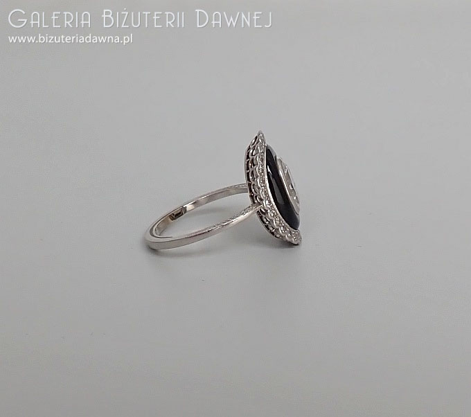 Art deco - platynowy pierścionek z brylantem F/SI1, onyksem i diamentami, lata 20/30. 