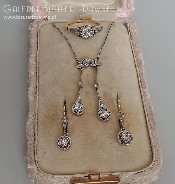 Komplet biżuterii - naszyjnik typu négligée i kolczyki, platynowo-złote, z brylantami, l.20/30. XX w., w oryginalnym etui