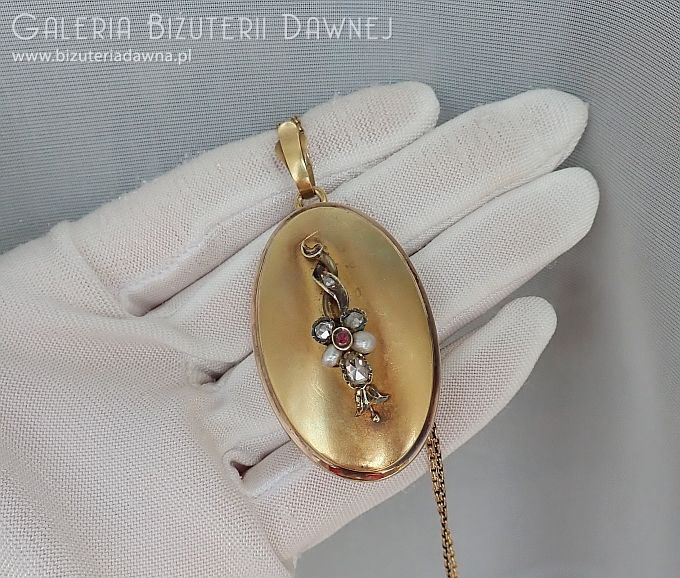 Medalion złoty - secesja, Wiedeń ok. 1900 r., diamenty i perły