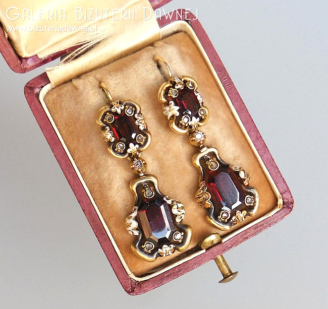 Kolczyki złote - biedermeier 1820 -1830 r. - diamenty, granaty i biała emalia