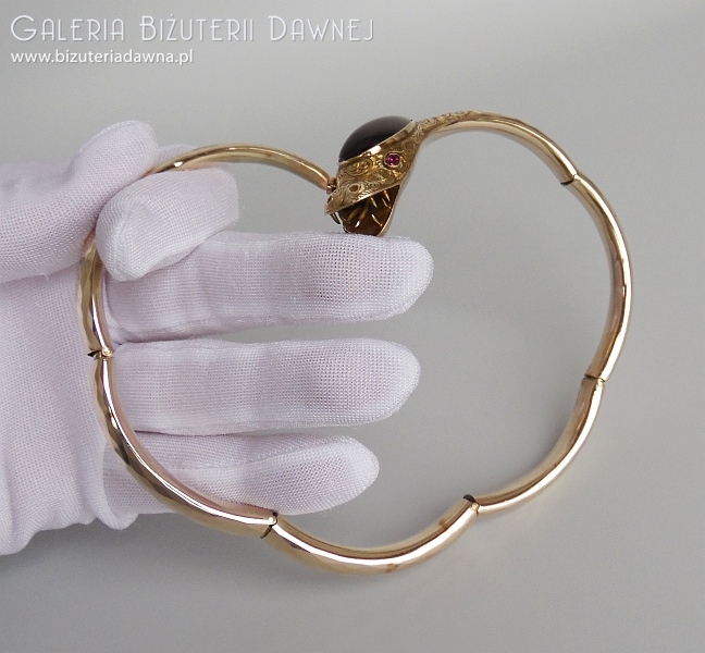 Złota bransoleta z przełomu XIX/XX w.,   z motywem węża, w formie  spiralnej