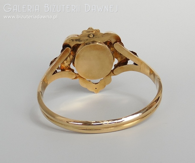 Złota bransoleta z motywem muszli w białej emalii - biedermeier, I połowa XIX w.